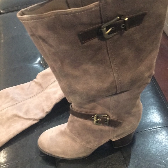 New gray knee high boot with bucket - Picture 4 of 4